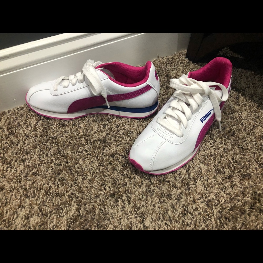 New never worn puma sneakers